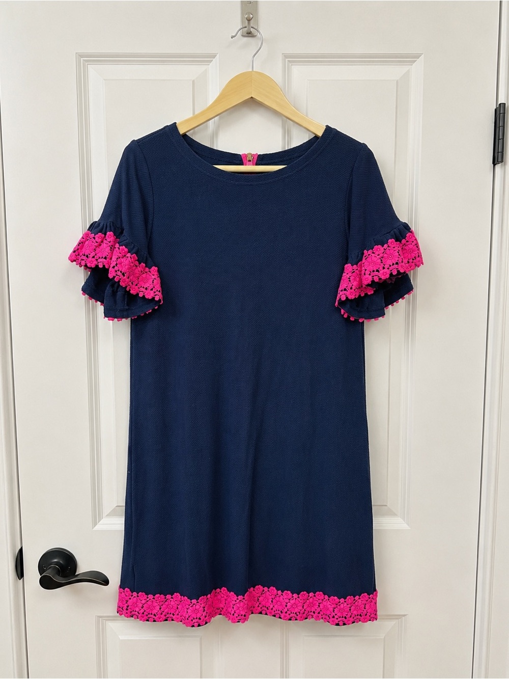 Sail To Sable Navy Pink Crochet Trim Shift Dress Size Medium - Picture 2 of 8